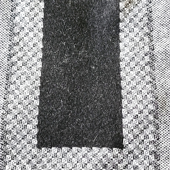 Valoran Wool Scarf ( New) - Picture 7 of 11